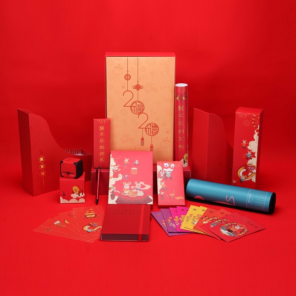 新年迎春套裝禮盒 鼠標(biāo)墊 紅包 筆記本 簽字筆 萬能轉(zhuǎn)換插座 春聯(lián)